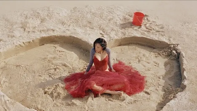 Hwasa xác lập kỳ lục với 'Good Goodbye'